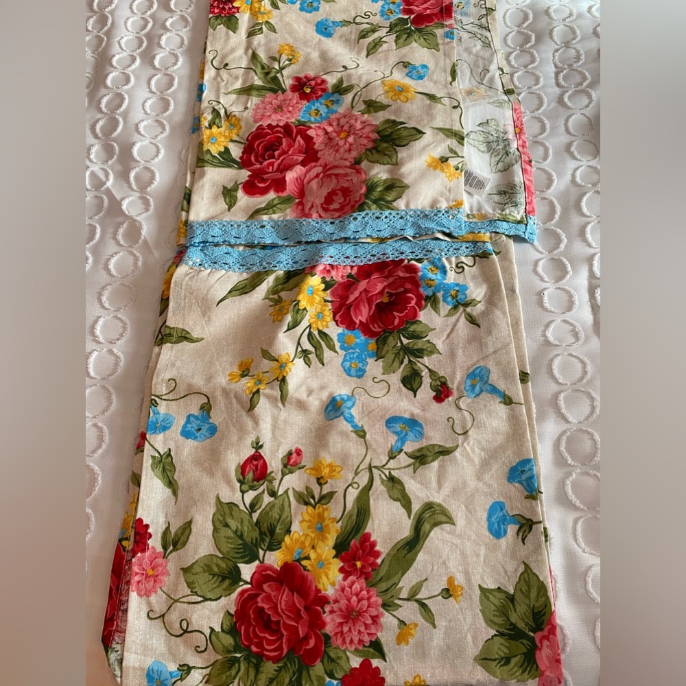 Pioneer woman 2 tier floral design curtains